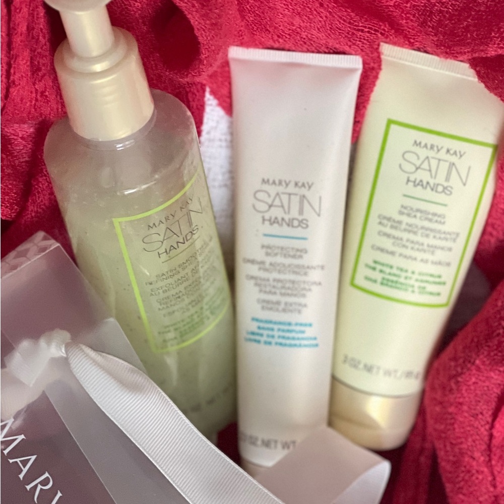 Mary Kay Satin Hands Set - Red, White, Cream